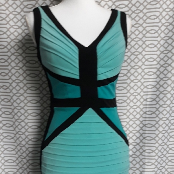 Cache bodycon dress, size 4 - Picture 2 of 5